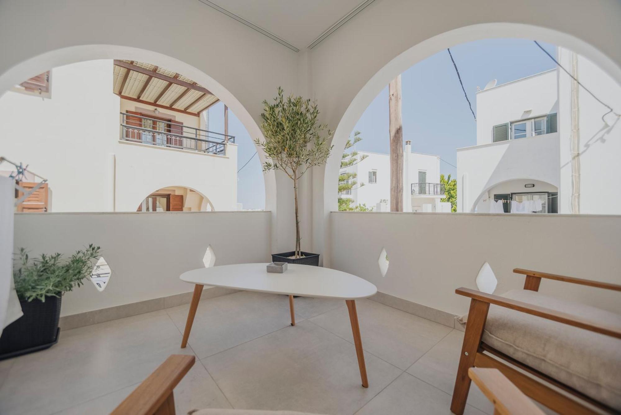 Golden Bird'S Aparthotel Naxos City ภายนอก รูปภาพ